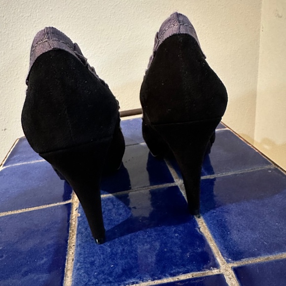 Boden Black Suede 4" Heels / Vtg. 40's Look Pumps w/ Grey Ribbon Trim sz 8 - Picture 6 of 10